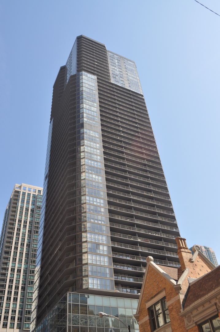 10 E Ontario Street #2702, Chicago, IL