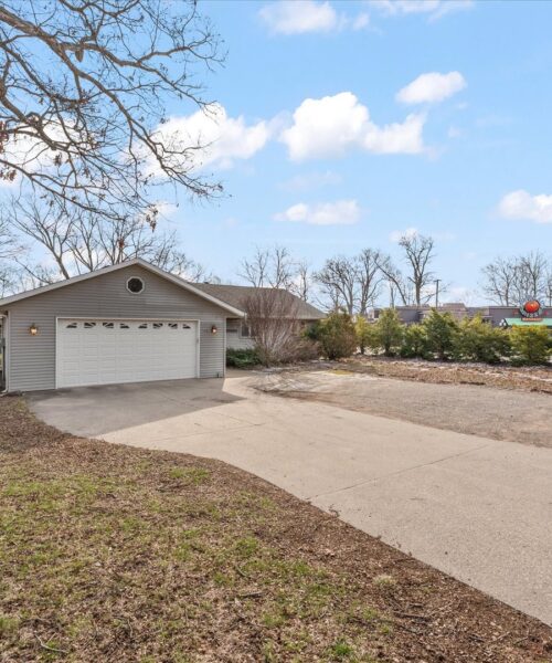 110 S Lombard Street, Mahomet, IL