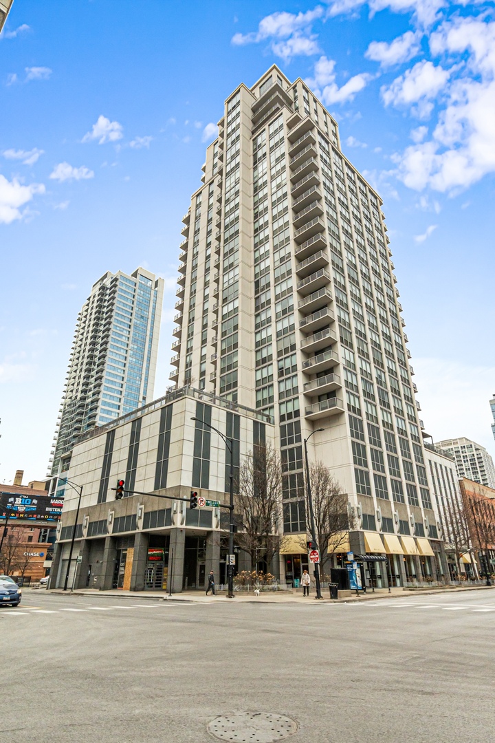 200 W GRAND Avenue #2103, Chicago, IL