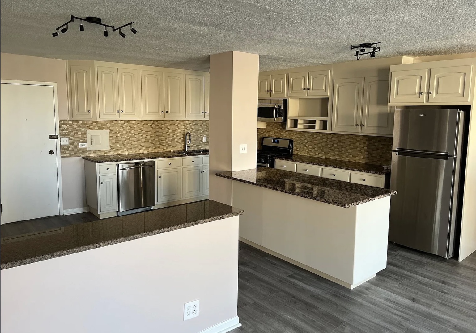 2211 S Stewart Avenue #3B, Lombard, IL