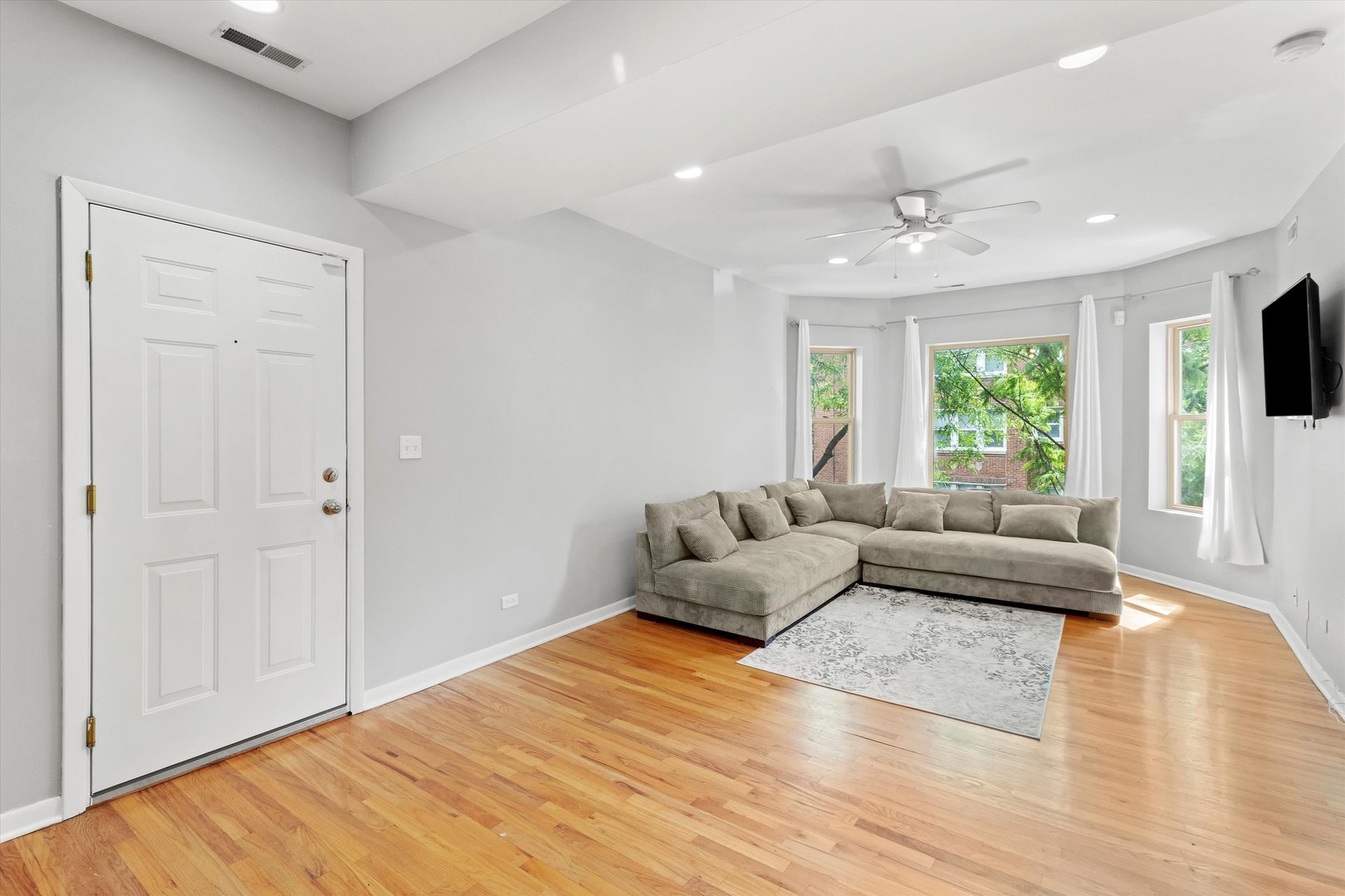 854 E 82nd Street #2, Chicago, IL