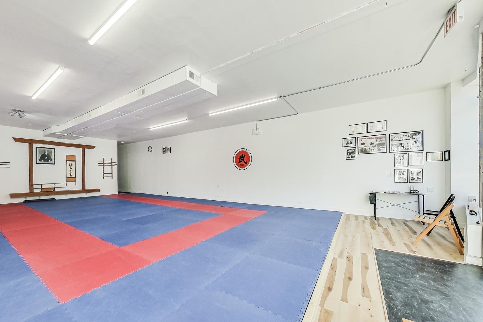 2632 W Touhy Avenue, Chicago, IL