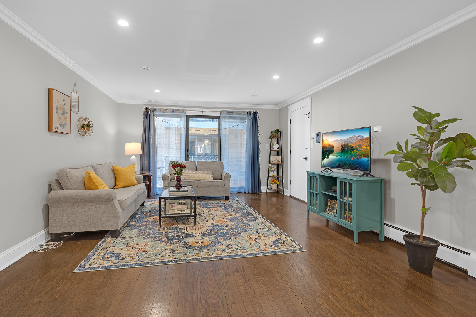 6870 N Northwest Highway #2F, Chicago, IL