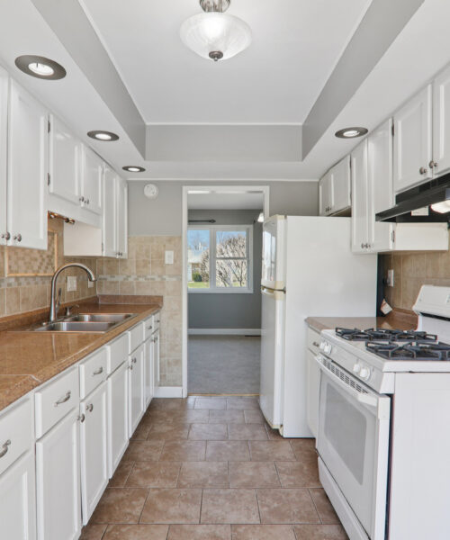 17303 Greenbay Avenue, Lansing, IL