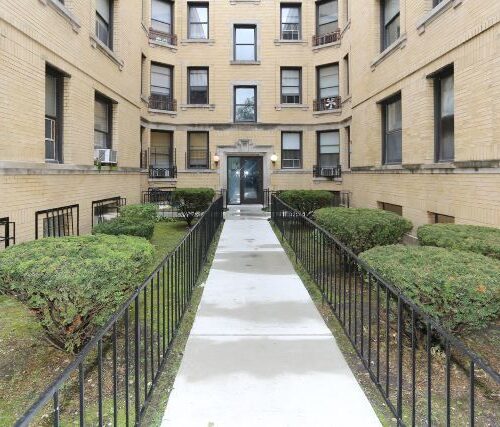 4604 N Beacon Street #1E, Chicago, IL