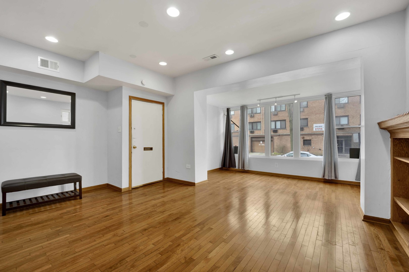 7223 N Damen Avenue, Chicago, IL