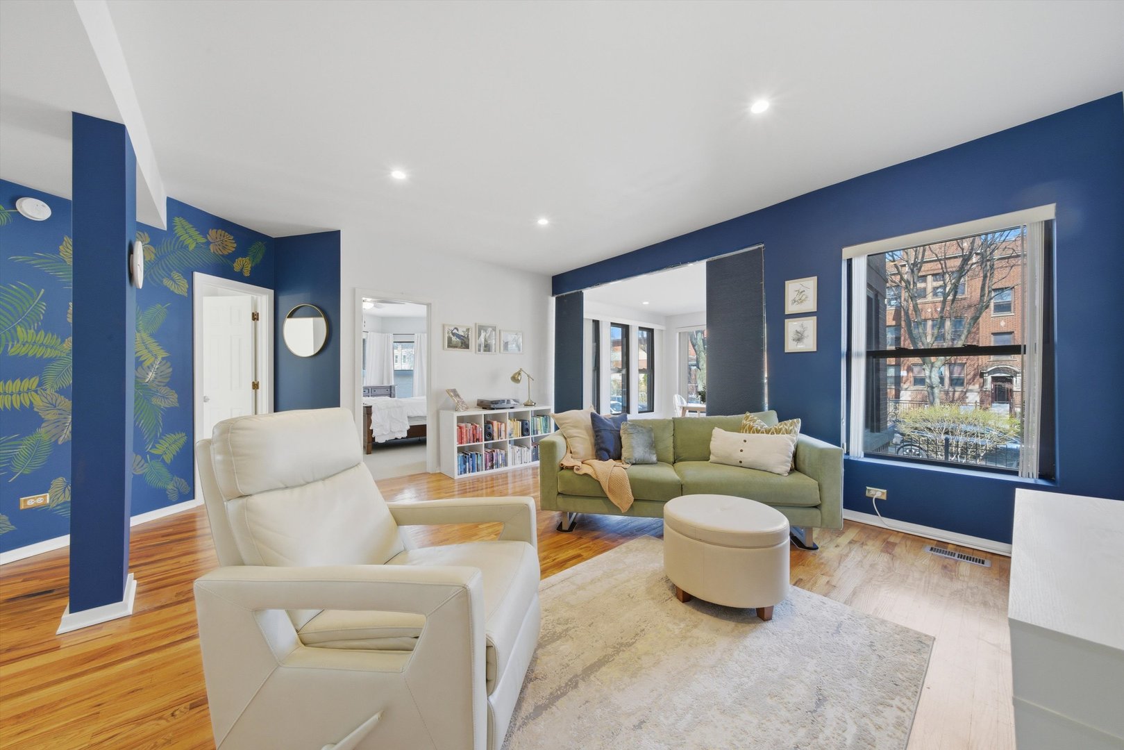 2737 W Leland Avenue #1W, Chicago, IL