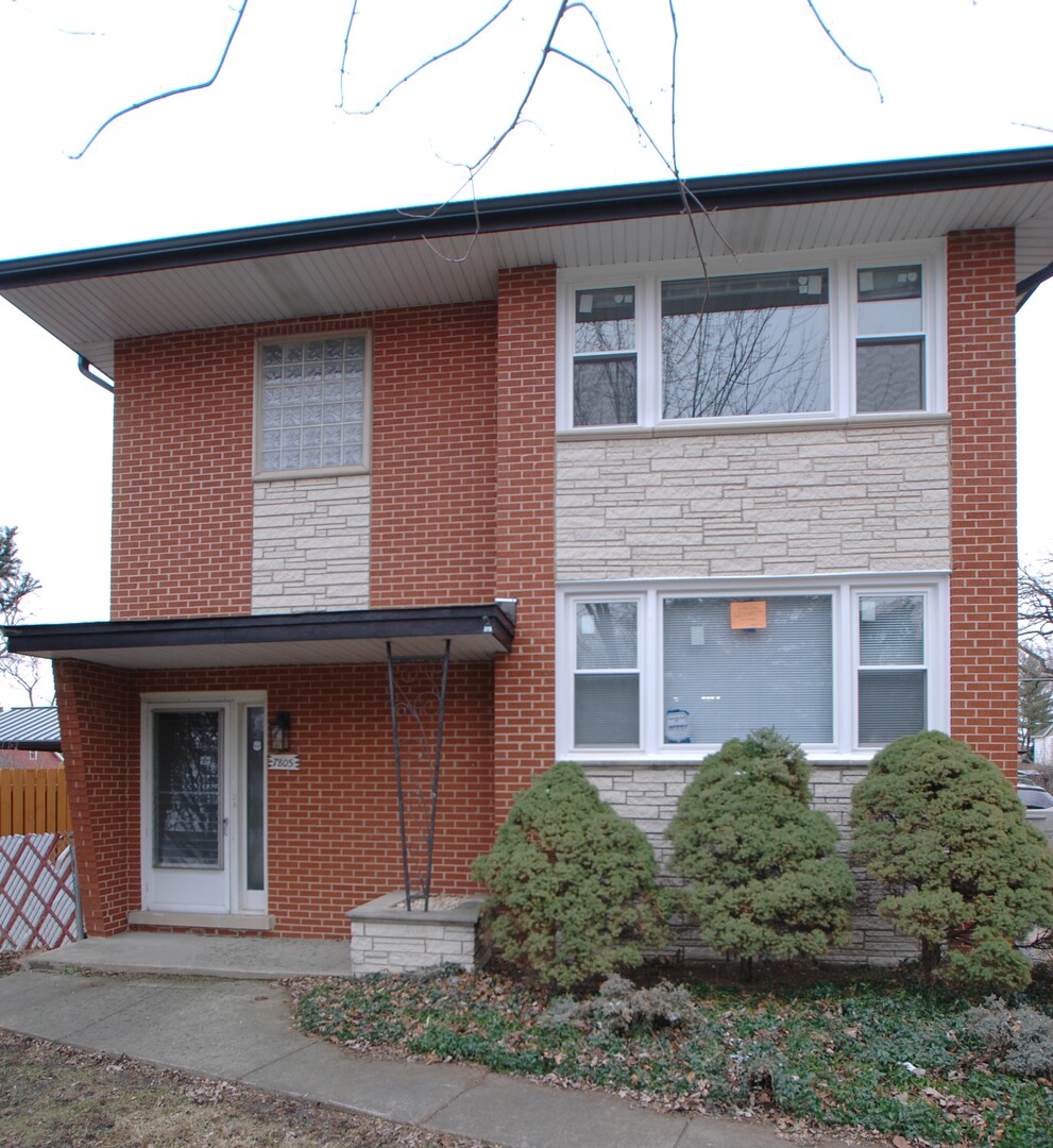 7805 Cronin Avenue #1, Justice, IL