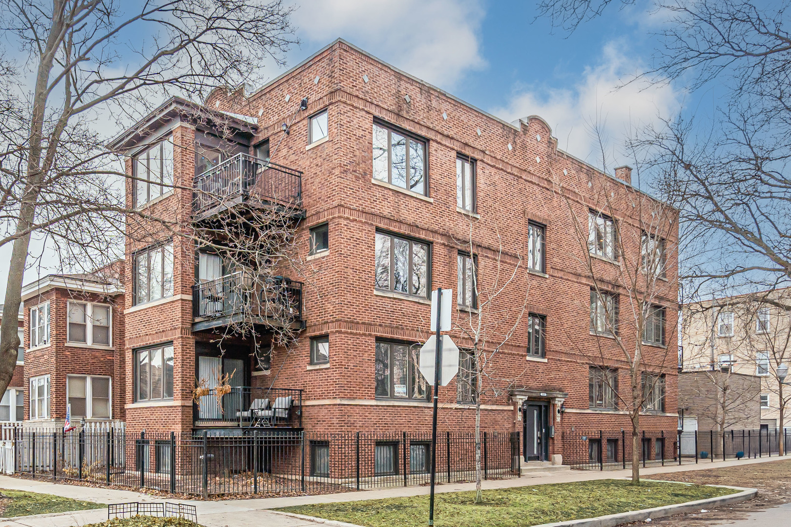 3435 W Sunnyside Avenue #3W, Chicago, IL