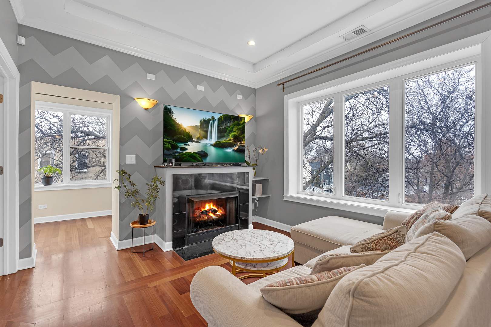 3435 W Sunnyside Avenue #3W, Chicago, IL