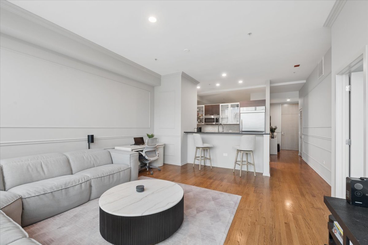 500 W Superior Street #1307, Chicago, IL