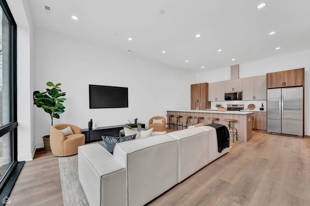 1606 W Hastings Street #301, Chicago, IL