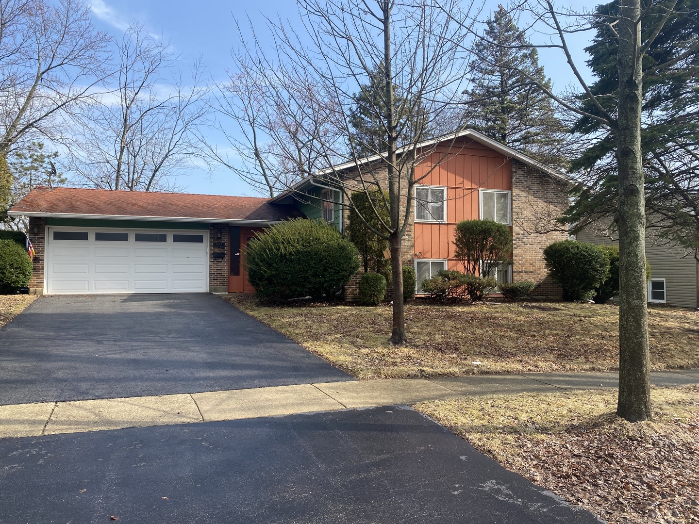 6013 Ridgeway Drive, Woodridge, IL