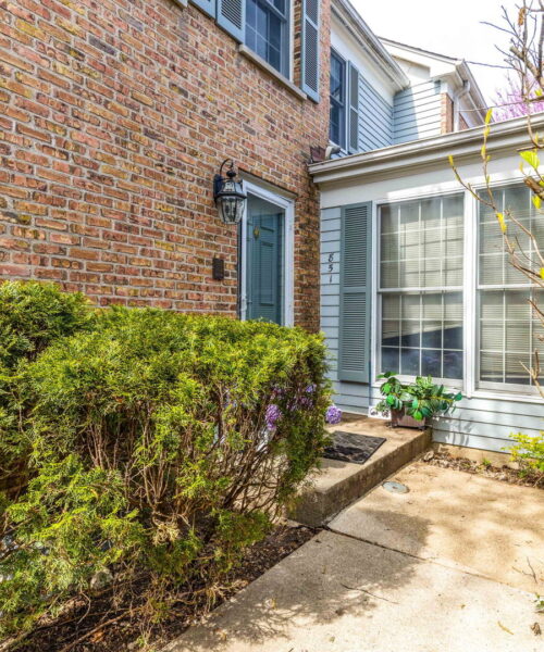 851 Sutton Court, Lincolnshire, IL