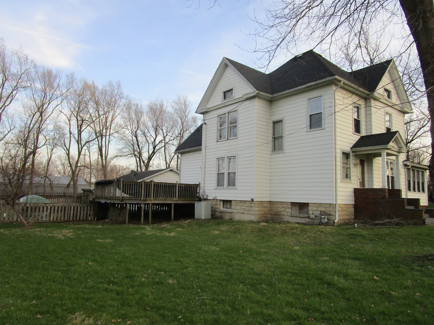 300 N Wolf Street, Odell, IL