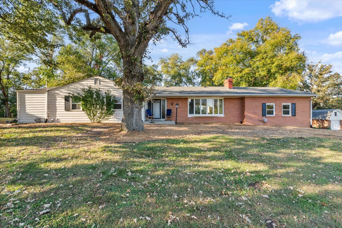 8210 Ridgewood Road, Rock Island, IL