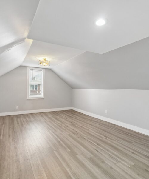 8224 S Saginaw Avenue, Chicago, IL