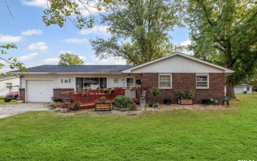 17 CRESTWOOD Drive, Centralia, IL