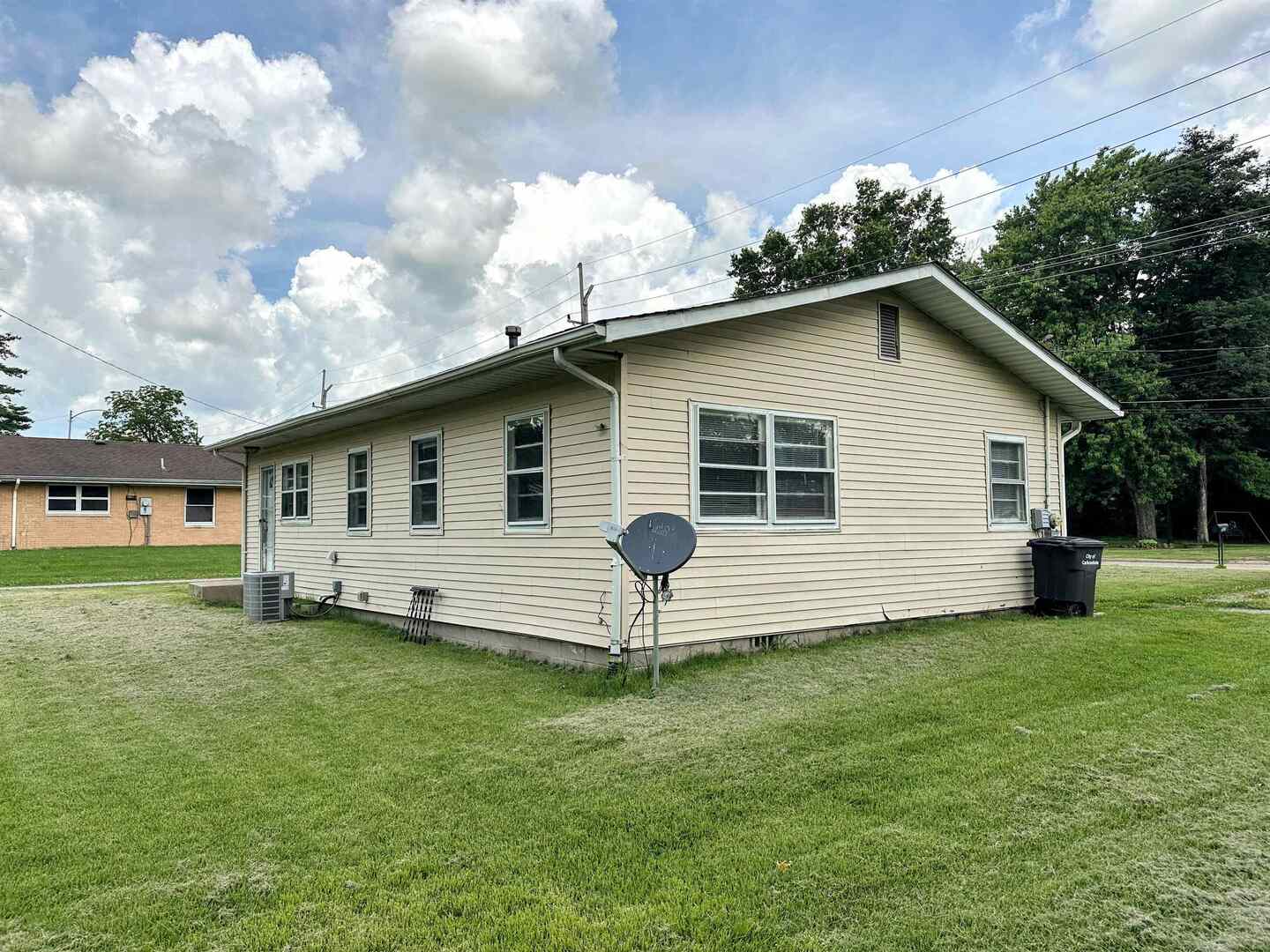 517 E Fisher Street, Carbondale, IL