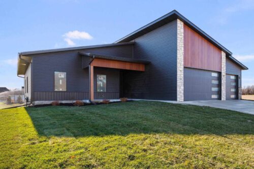 324 Linda Lane, Riverdale, IA