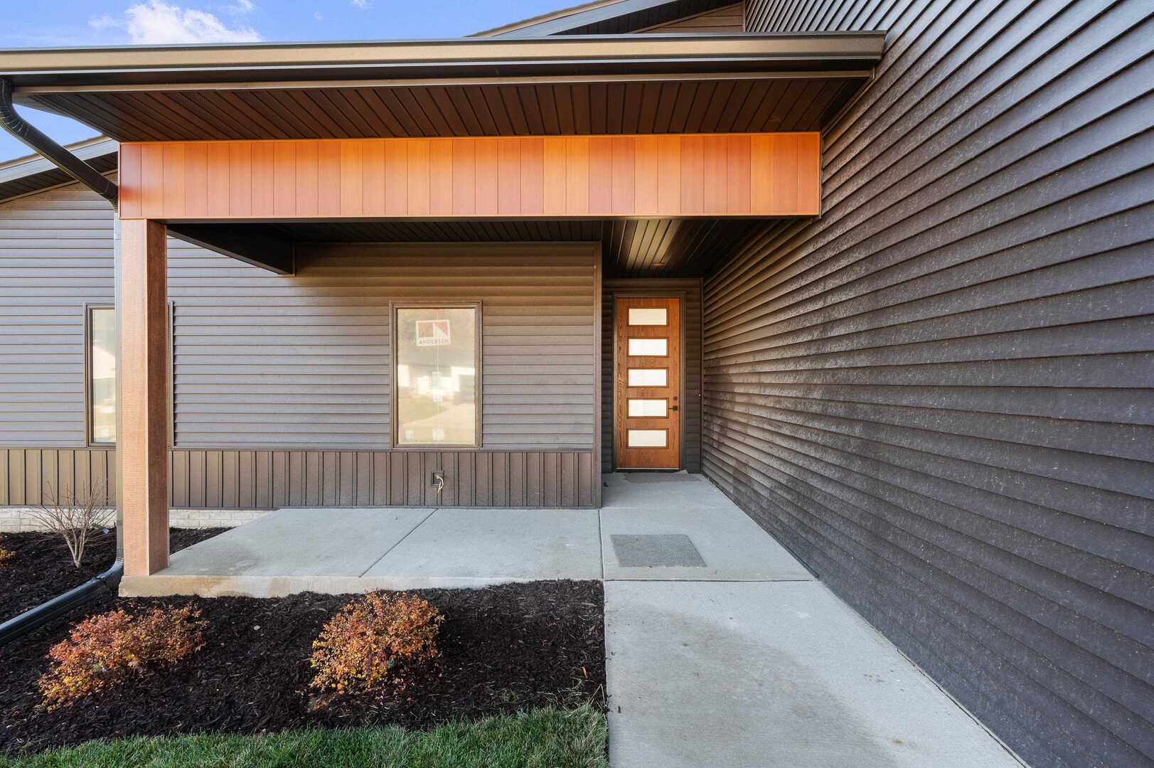 324 Linda Lane, Riverdale, IA