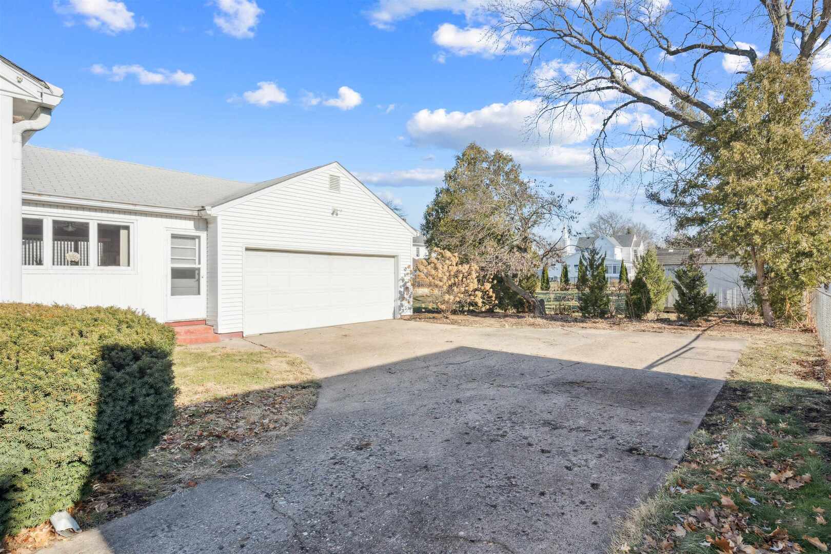 414 S Henry Street, Geneseo, IL