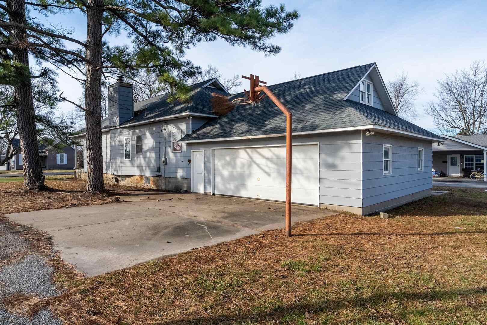 1103 N Monroe Street, Marion, IL