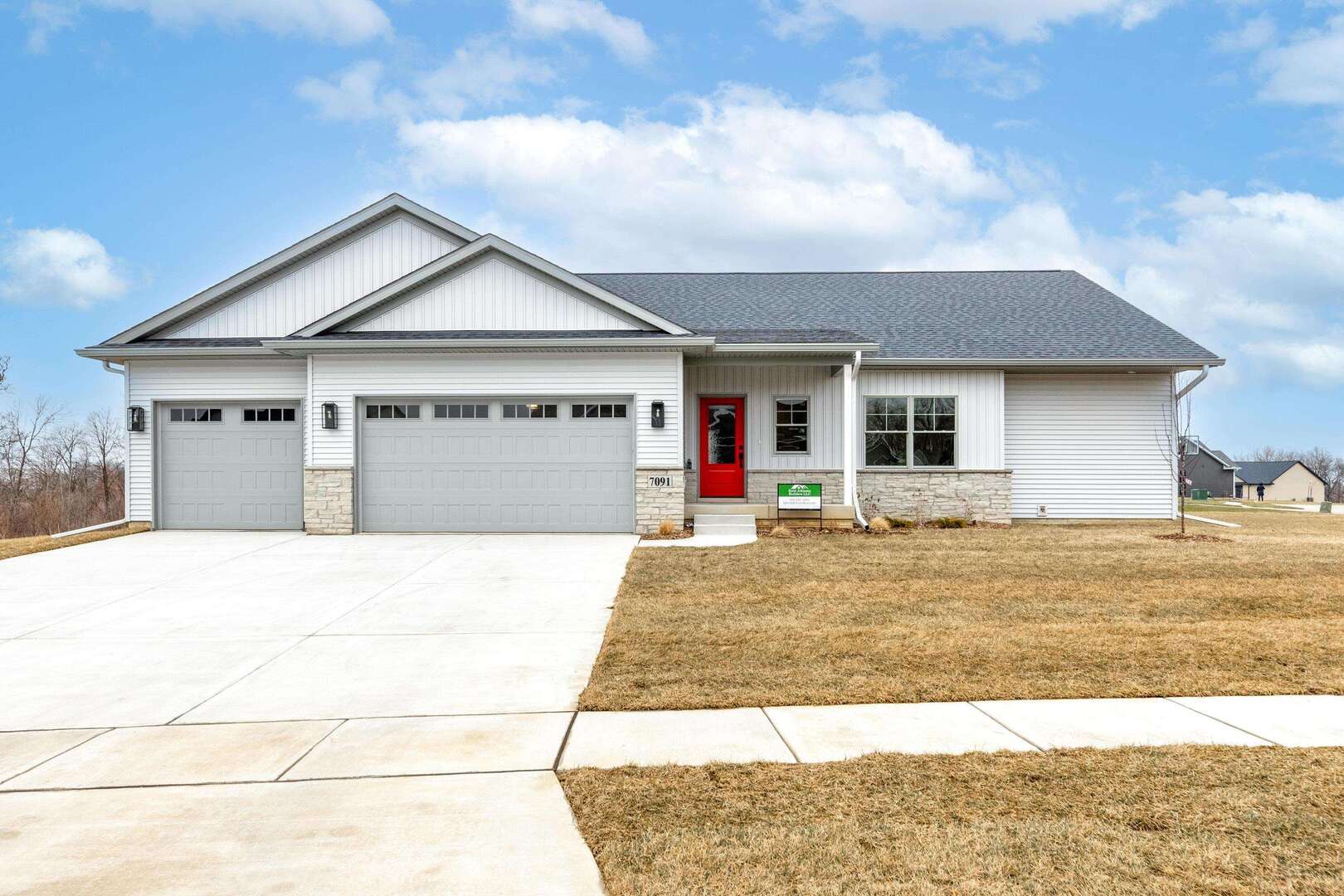 7091 SPRING CREEK Drive, Bettendorf, IA