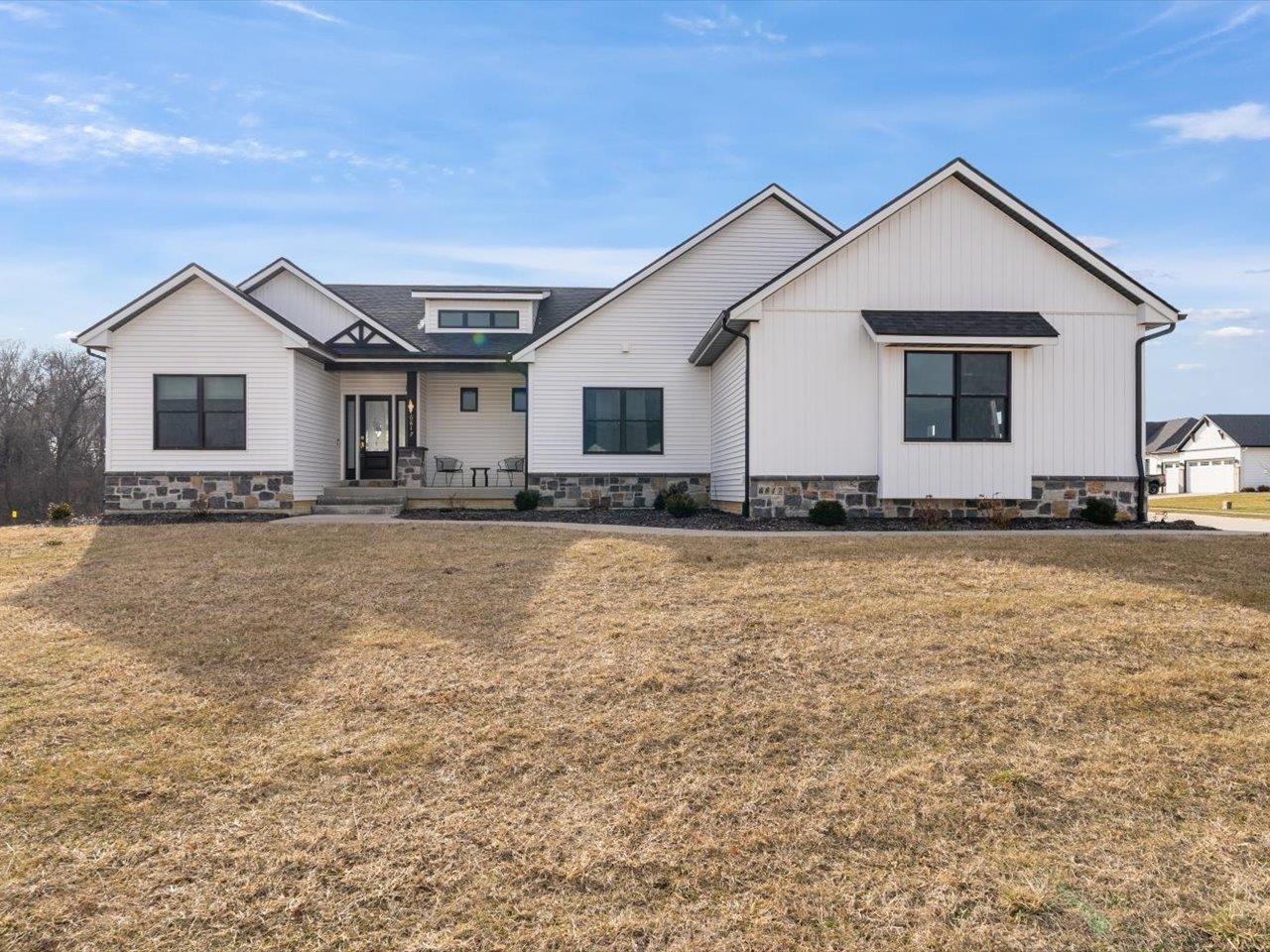 6817 Timber Court, Bettendorf, IA