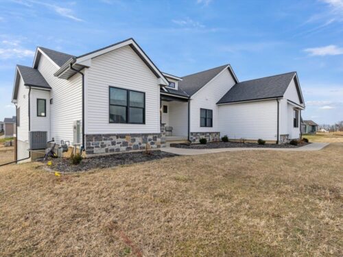 6817 Timber Court, Bettendorf, IA