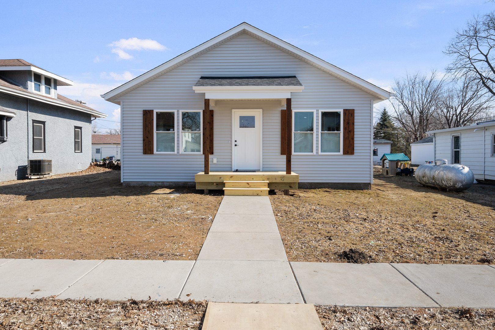 307 White Street, Mccausland, IA