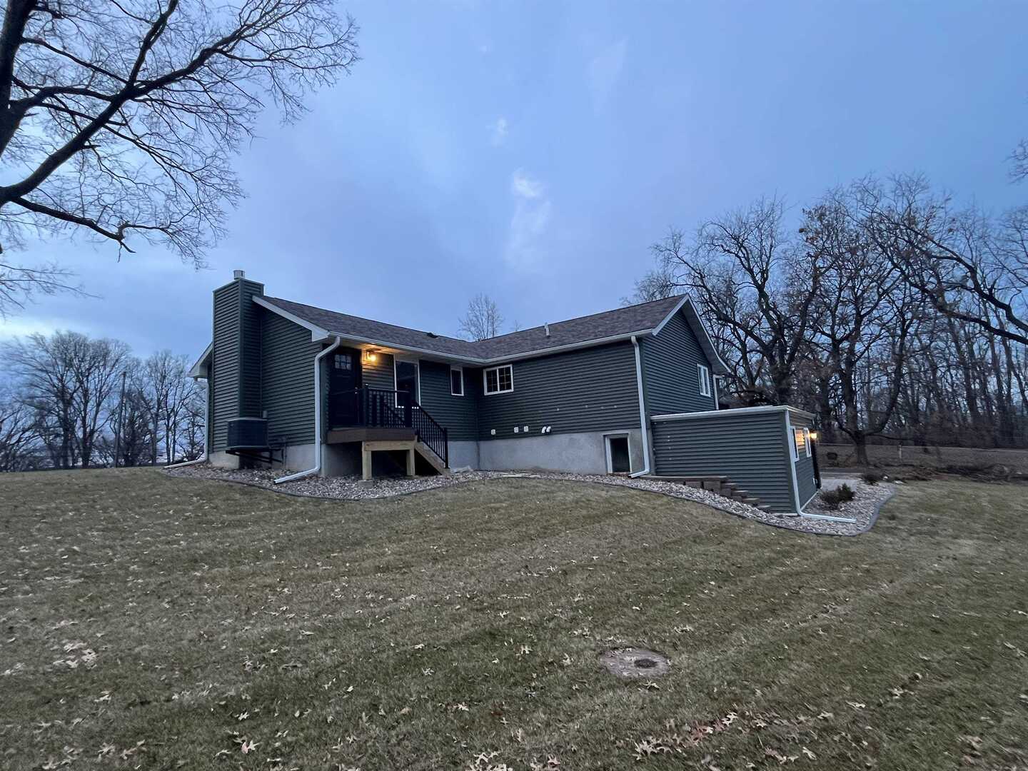 25130 Valley Dr Drive, Bettendorf, IA