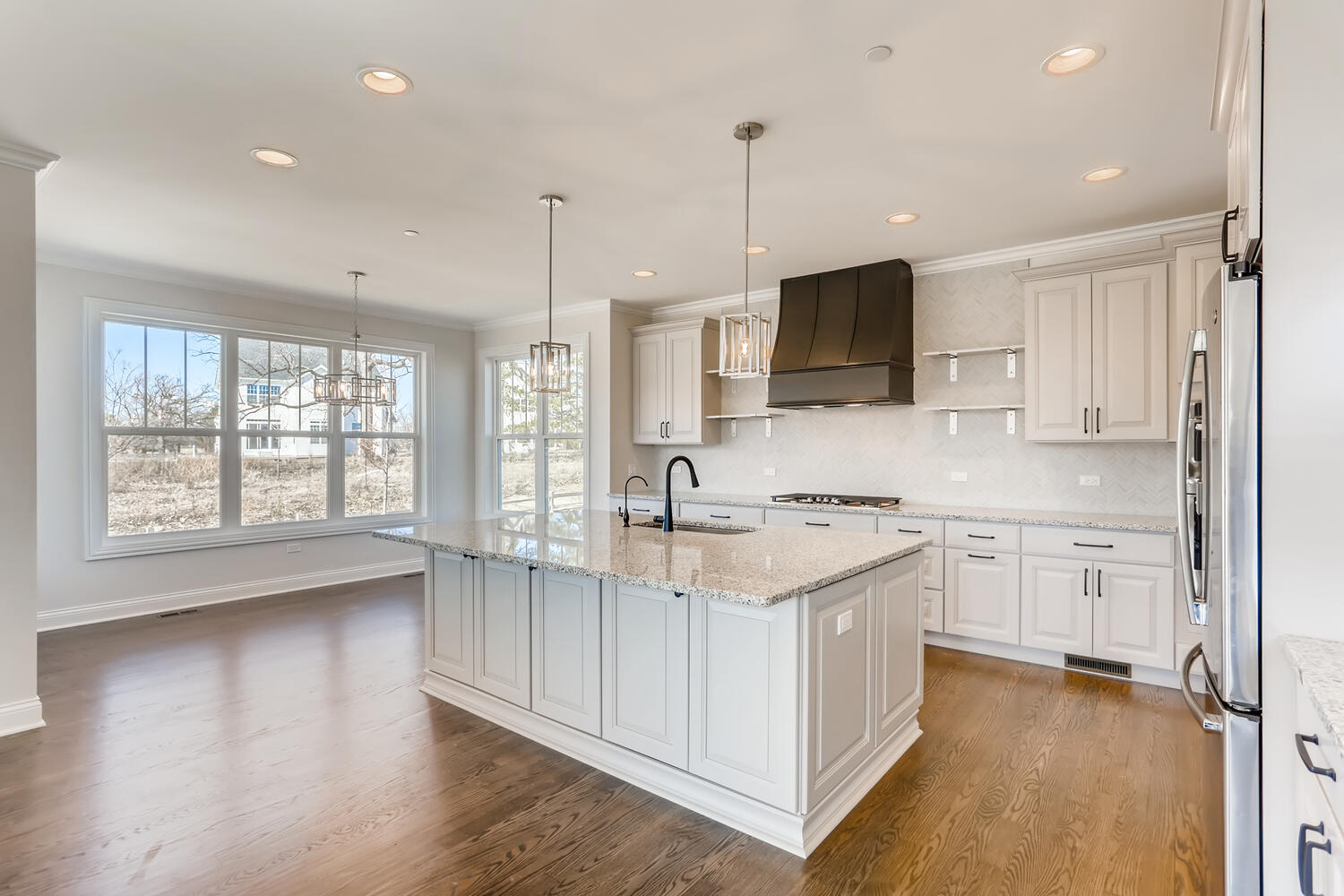 21377 W Sylvan Drive, Mundelein, IL