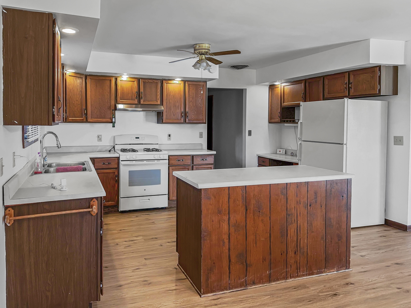 609 E Porter Avenue, Watseka, IL