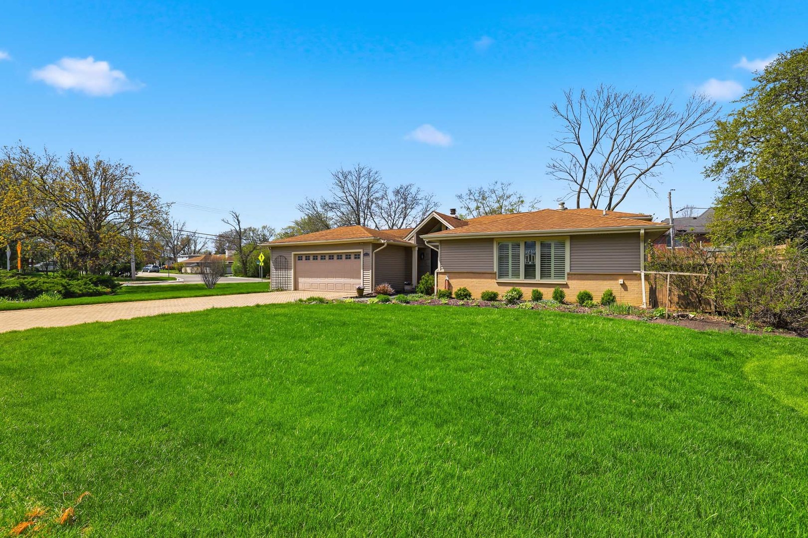 1002 Huber Lane, Glenview, IL