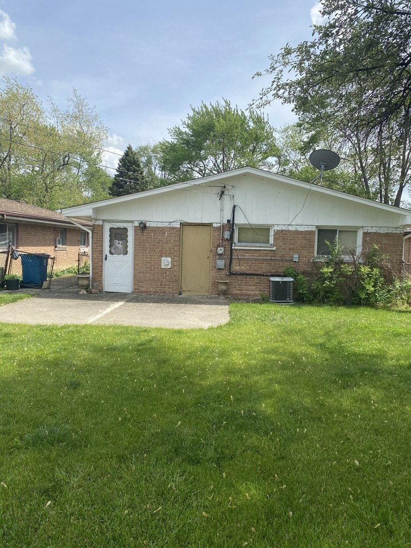 1521 E 13th Place, Ford Heights, IL