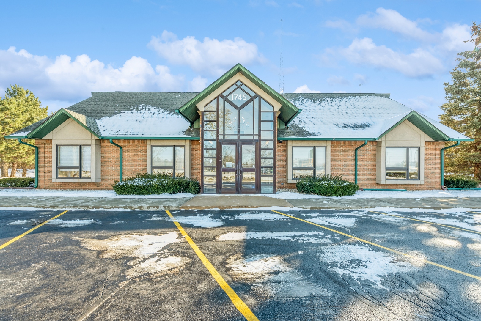 1745 S Eastwood Drive, Woodstock, IL