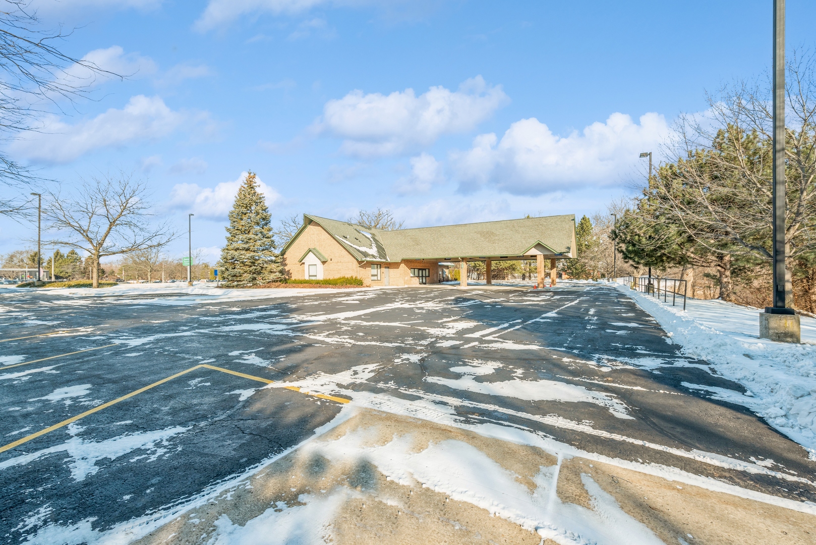 1745 S Eastwood Drive, Woodstock, IL