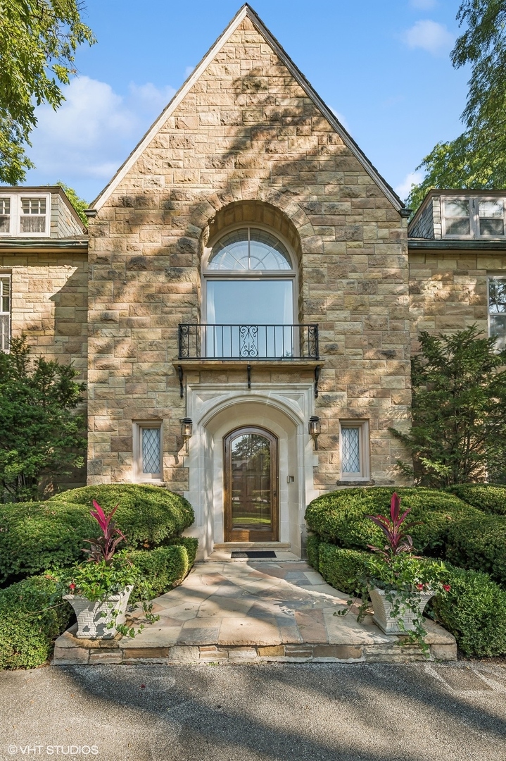 32 Woodley Road, Winnetka, IL
