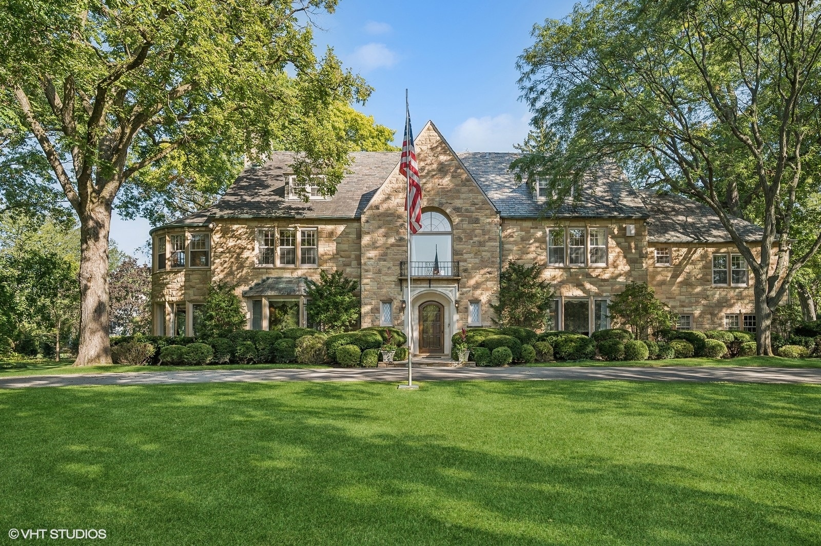 32 Woodley Road, Winnetka, IL