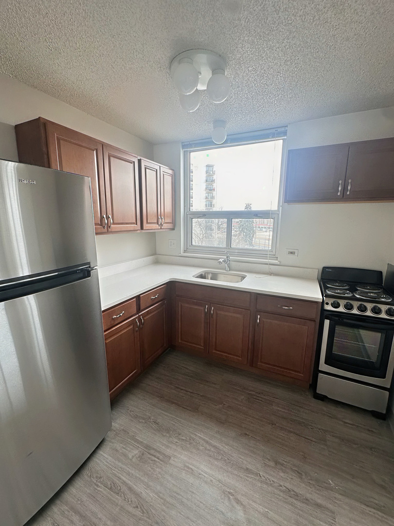 8975 W Golf Road #321, Niles, IL