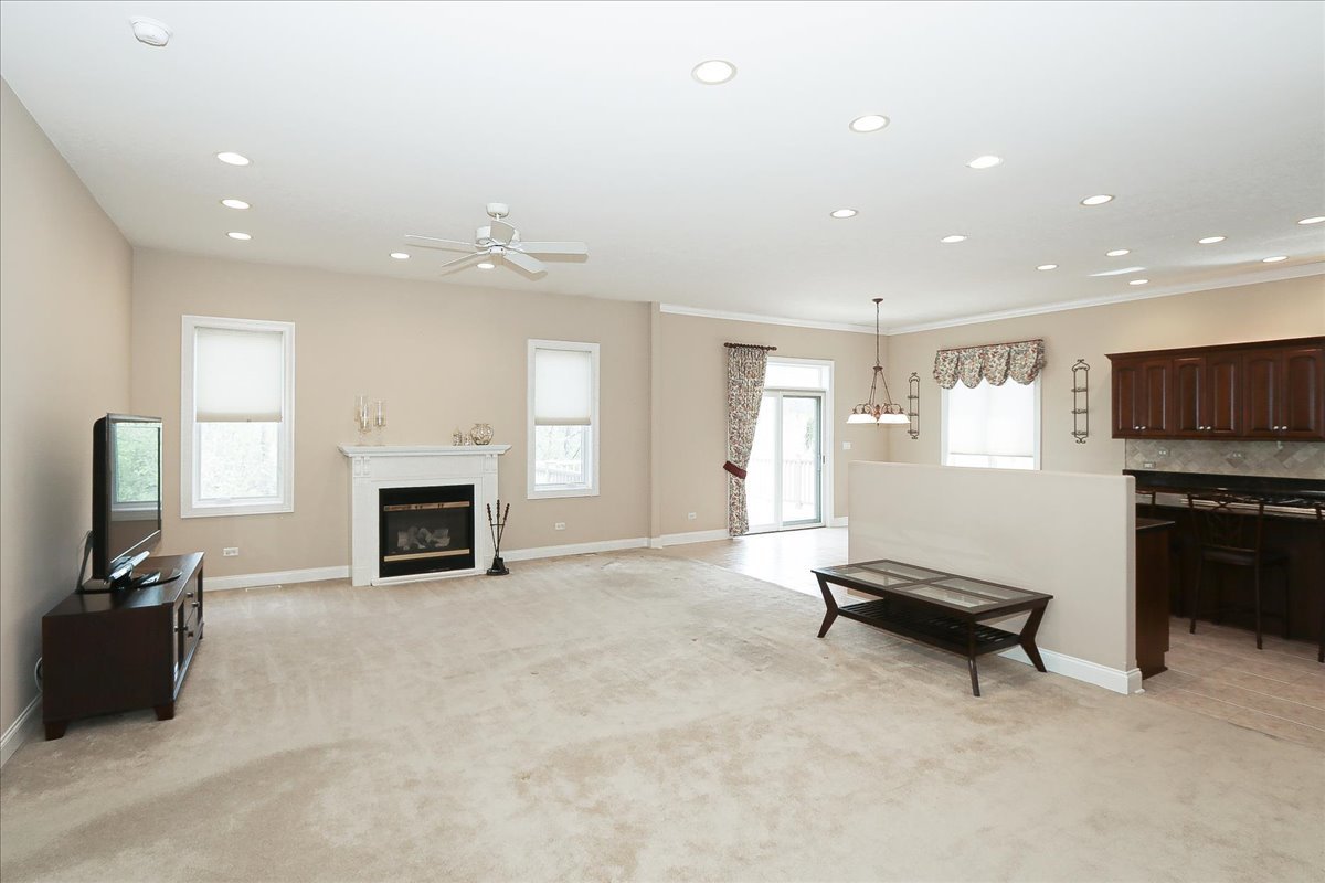 145 Rose Drive, Bloomingdale, IL