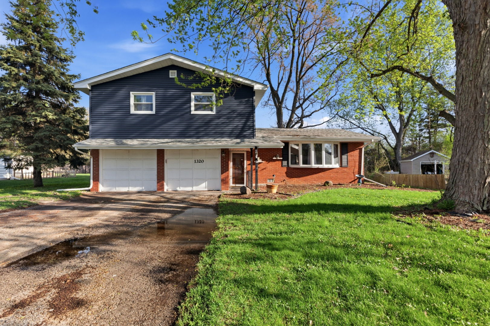 1320 Golfview Street, Aurora, IL