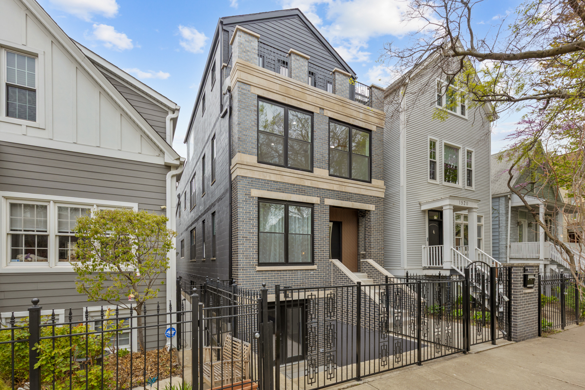 1522 W Wolfram Street, Chicago, IL