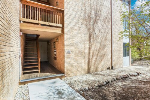 5803 Oakwood Drive #B, Lisle, IL