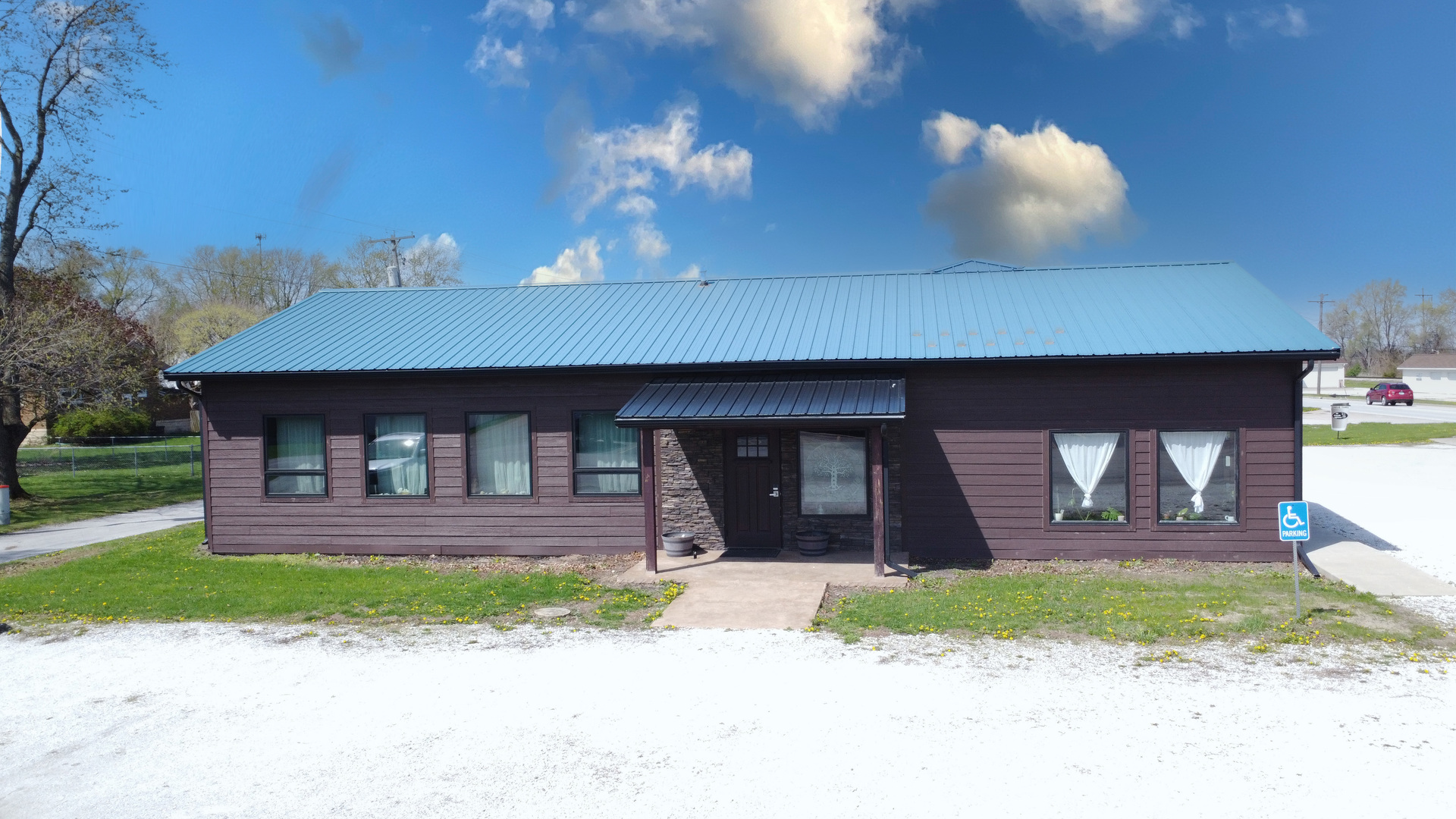 201 E Main Street, Crescent City, IL