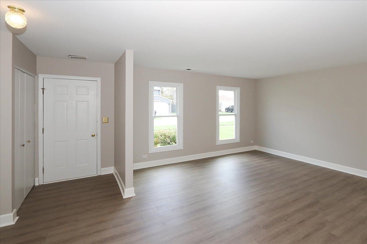 4990 Lichfield Drive, Hoffman Estates, IL