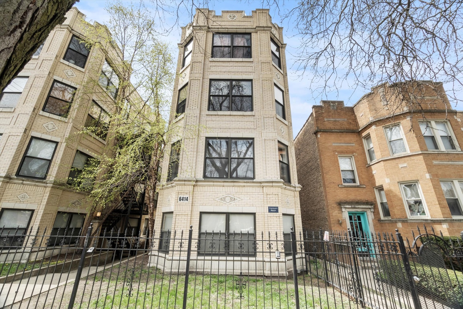 6414 N Hoyne Avenue #3W, Chicago, IL