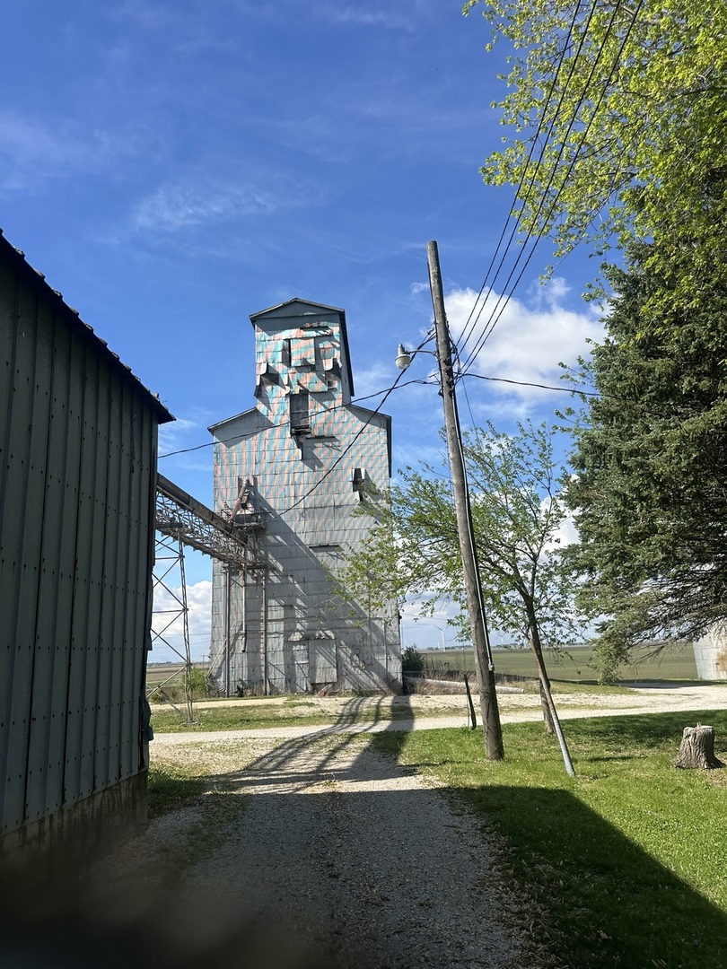 4499 N 3200 East Road, Arrowsmith, IL