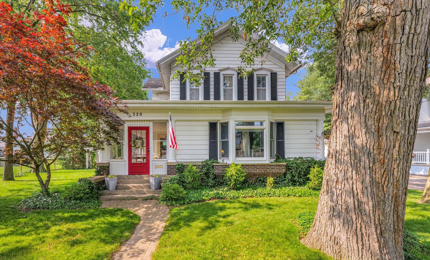 320 E Locust Street, Watseka, IL